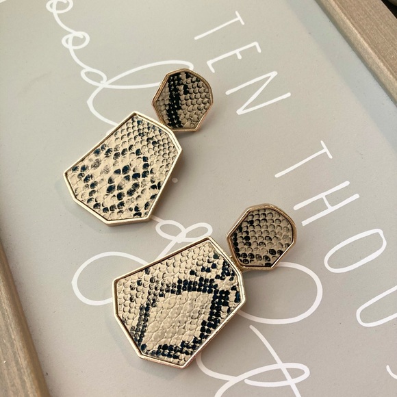 Snakeskin Leather Geometric Gold Earring - Picture 5 of 8